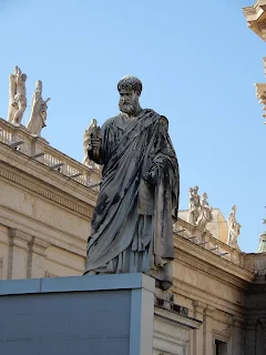 サン・ピエトロ寺院前の彫像