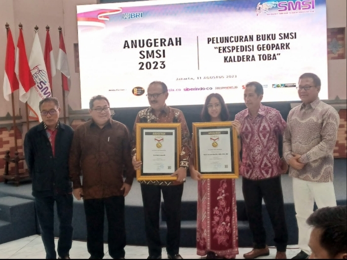 Penghargaan SMSI : Azyumardi Azra Pelopor Pers Merdeka