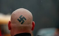 Neonazistas assediam motoristas com slogans antijudaicos em Orlando