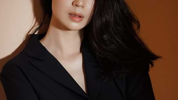 √ Laura Basuki - Biodata, Agama, Suami, Film, Tinggi Dan Profil