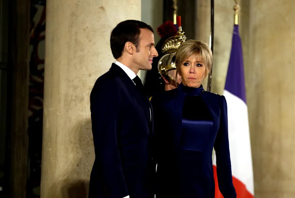 Caprice : Quand Brigitte Macron A Fait Jeter Des Centaines De Plaquettes De L'Élysée Car Elle N'y Figurait Pas En Photo