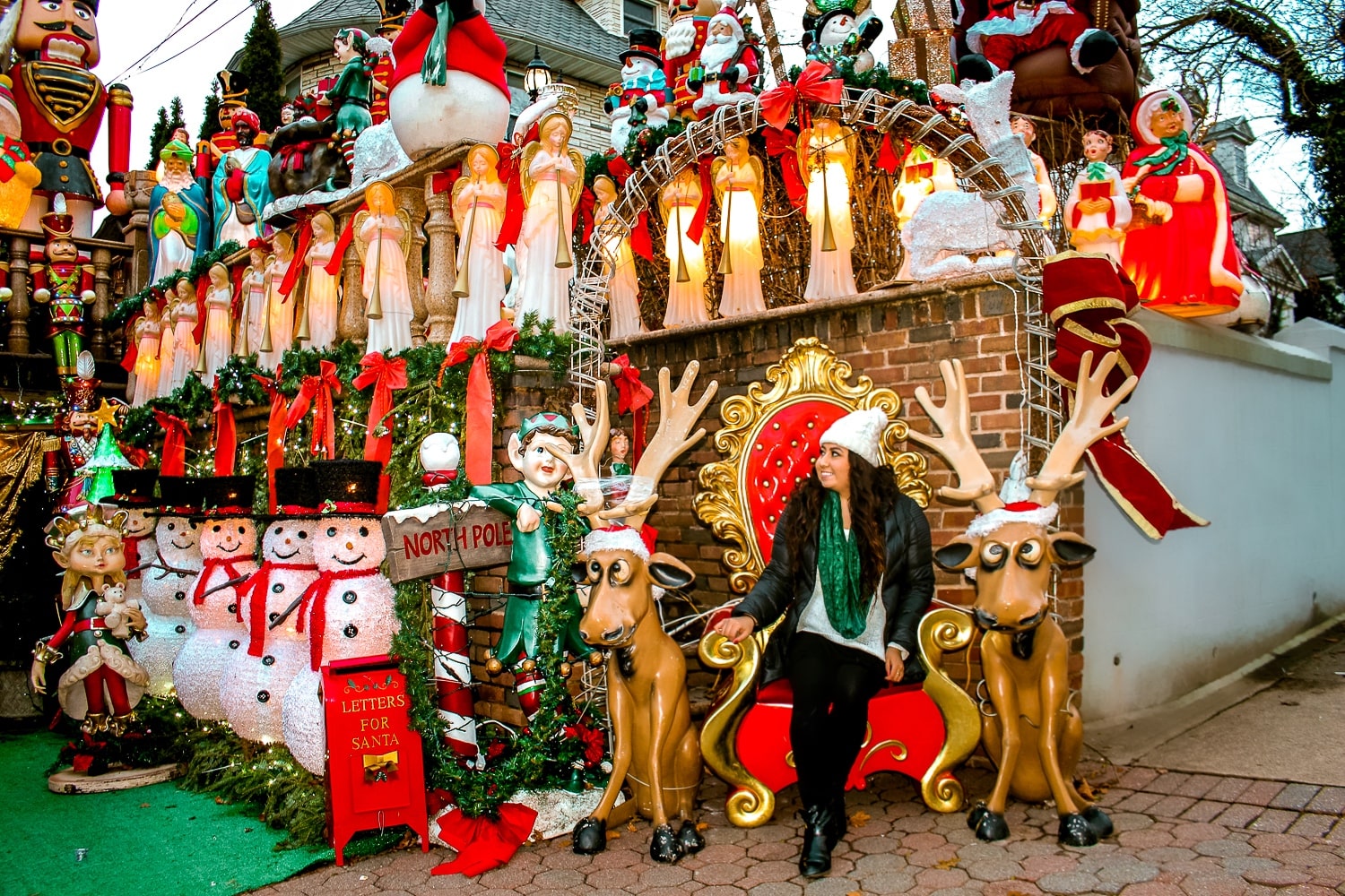 Holiday Lights in Dyker Heights, Latina Travel Blogger, Winter in NYC, nyc blogger