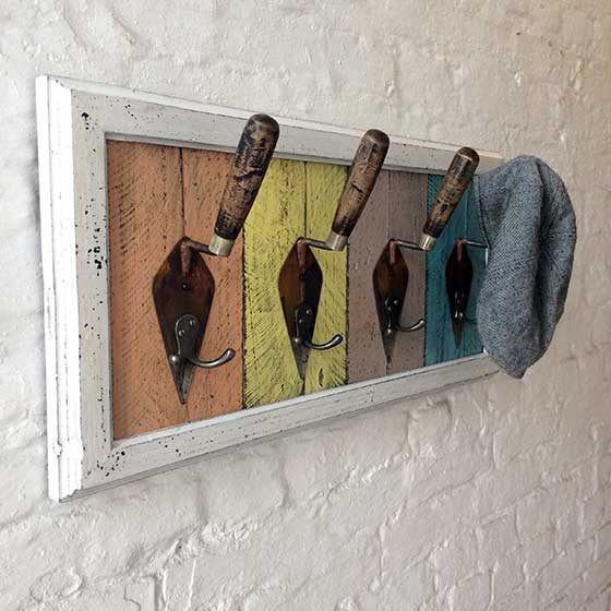 Hanger made of trowel