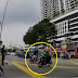 (Video) 'Kau buta ke sampai tak nampak lampu merah?!' - Rider Grab wanita dirempuh penunggang motosikal tak bertanggungjawab