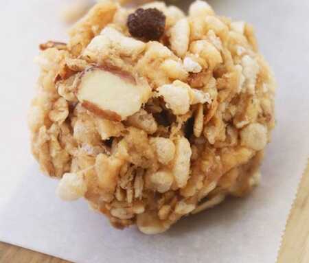 Crispy, Chewy Peanut Butter and Granola Bites Recipe