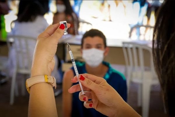 Anvisa lista 17 recomendações para vacinação de crianças contra Covid