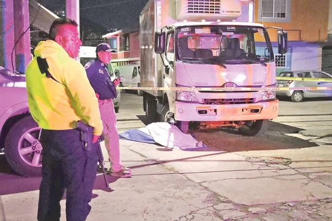 Policías de Naucalpan abaten a dos presuntos delincuentes que simulaban vender un carro