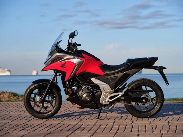 Nova Honda NC 750X 2022 tem câmbio automático DCT opcional - fotos e preços