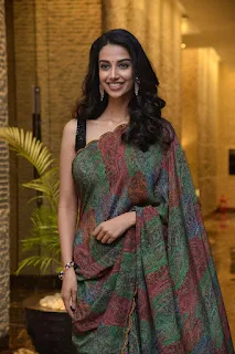 Acress Meenakshi Choudhary at Khiladi Pre release Event