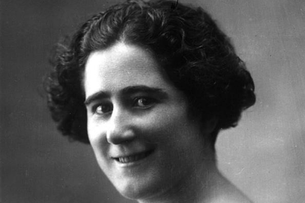 Clara Campoamor, la política que hace 90 años consiguió el voto femenino
