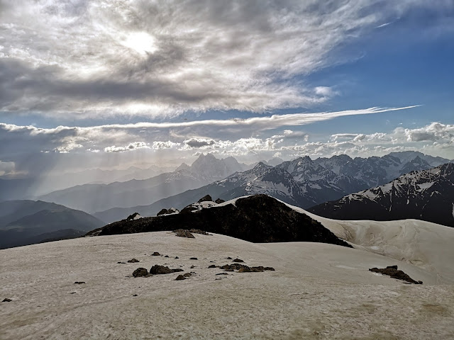 Relacja z wejścia na Tetnuldi (4858m), granią południowo zachodnią. Gruzja. Swanetia. Kaukaz.