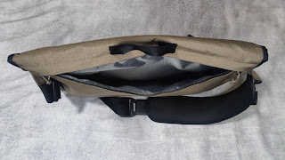 Laptop sleeve compartment at the back of the messenger bag