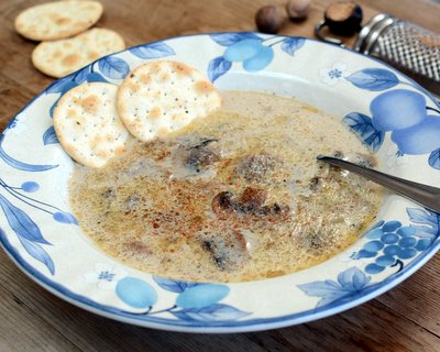 Homemade Mushroom Soup ♥ KitchenParade.com, just a few ingredients, results are nothing at all like from a can.