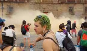 Policías dispersan marcha trans con gases lacrimogenos en Palacio Nacional