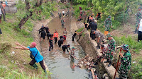 Antisipasi Banjir, Kodim 0429/Lamtim Lakukan Karya Bakti Bersihkan Saluran Air di Desa Sumbergede