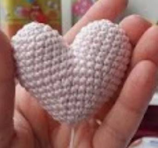 PATRON GRATIS CORAZON AMIGURUMI 48726 🤍