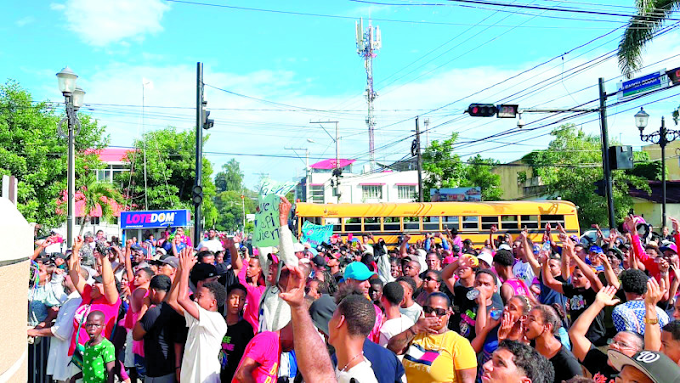 El teteo se expande, multitudes van detrás de artistas y fiestas en descontrol