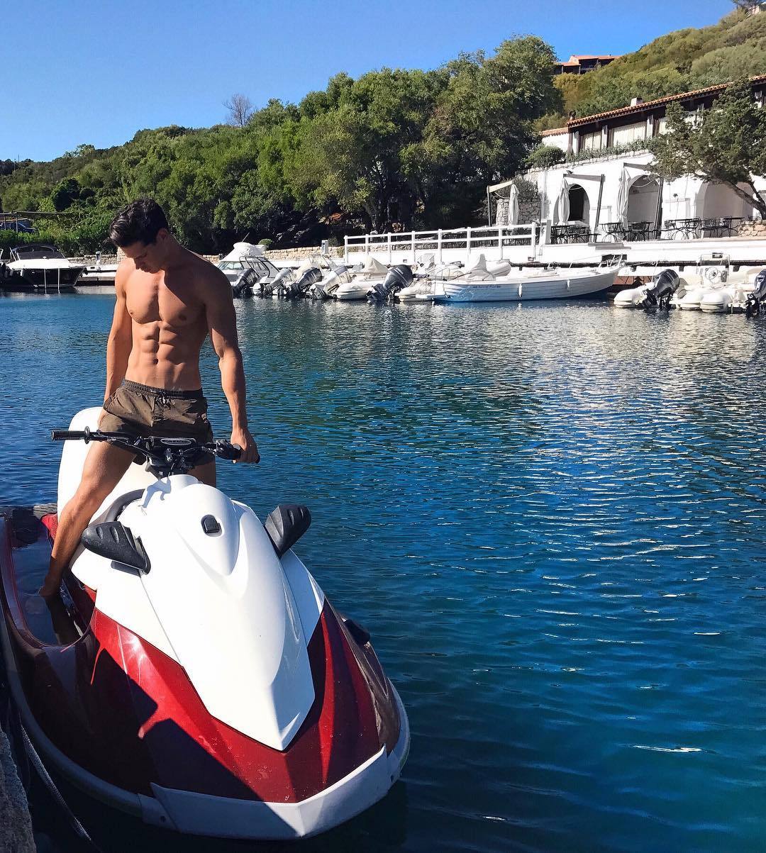 hot-shirtless-summer-guy-abs-jet-ski