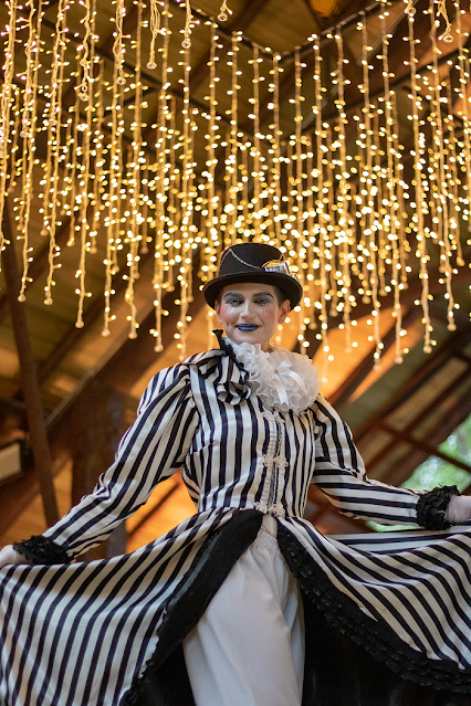 Atrações interativas se apresentam durante a recepção e na abertura da pista de dança do casamento.