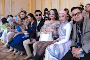 Potret Rombongan Selebritis Indonesia Pakai Batik di Paris Fashion Week 2022, Bikin Salfok