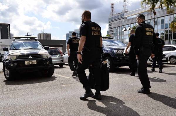 Polícia Federal faz operação contra suspeita de corrupção na impressão de provas do Enem