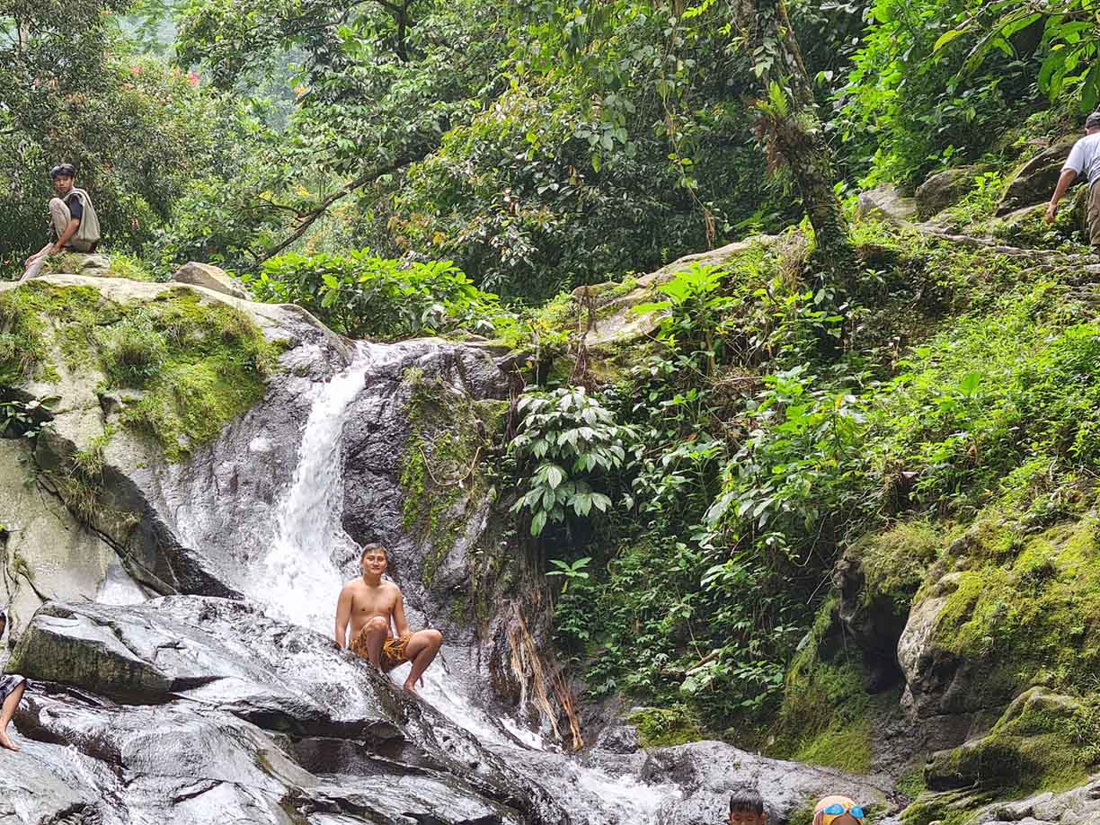 Air terjun curug daun