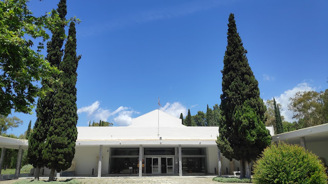 Το Αρχαιολογικό Μουσείο Ολυμπίας περιλαμβάνει τη μόνιμη έκθεση ευρημάτων από τις ανασκαφές στον ιερό χώρο της Άλτεως, τα οποία χρονολογούνται από τα προϊστορικά έως και τα πρώτα χριστιανικά χρόνια.