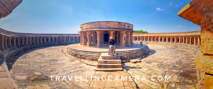 In almost all temples dedicated to them, the yoginis are depicted in different forms and poses. In some they are sitting in Lalitasana. In some they are depicted standing with their animal vehicles. However, in the Chausath Yogini Temple in Mitaoli, the images of the Yoginis have all been replaced by those of shivling. May be that is why the temple is also known as Ekattarso Mahadev temple.