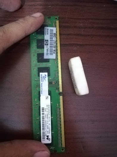 cleaning-RAM-using-a-rubber