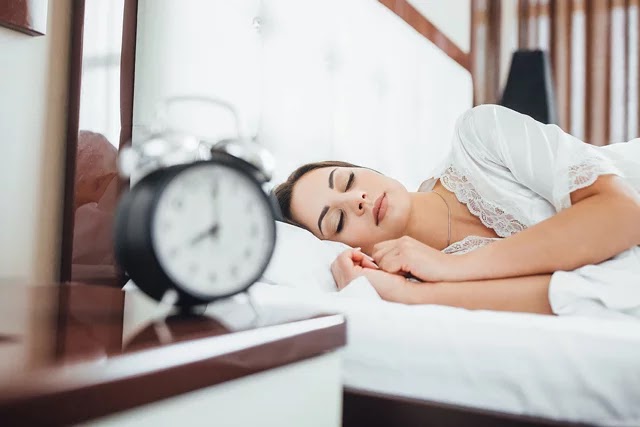 Establishing a daily sleep routine can help you getting better sleep. First, set a fixed wake-up time for better sleep.