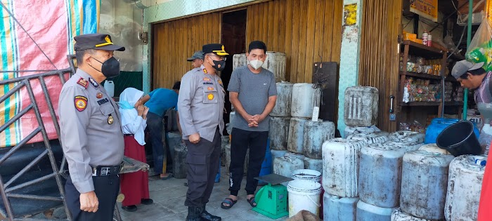 Kapolres Rohil Tinjau Gudang Dan Distributir Minyak Goreng Di Bagansiapiapi.