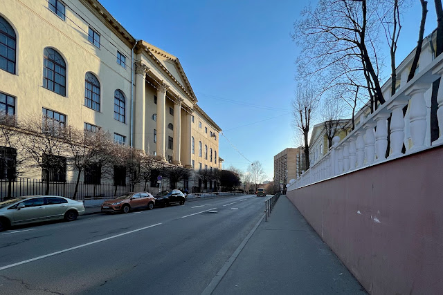 улица Казакова, Научно-исследовательский институт радио, корпус 1949 года постройки