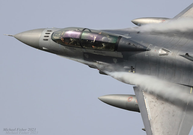 91-0472/SP F-16DM close up