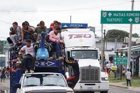 Caravana migrante avanza lenta por sur de México entre cansancio y dolencias