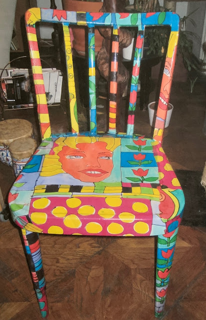 Ein Sessel gestaltet in Seidenmalerei
