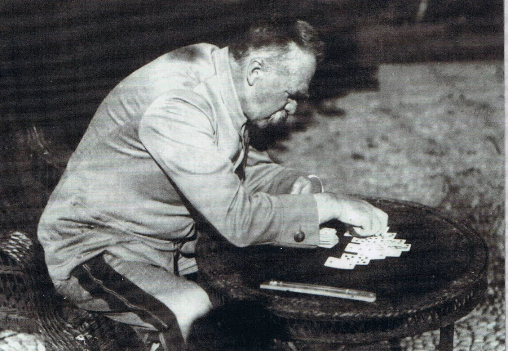 Ciekawostki o Piłsudskim - Józef Piłsudski wolał stawiać pasjansa i grać w szachy niż w brydża.