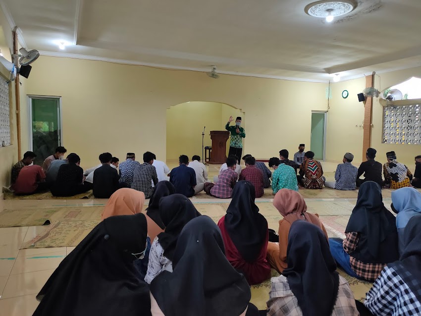 Doa Bersama dan Buka Puasa Bersama Guru dan Karyawan serta siswa-siswi kelas IX SMP Muhammadiyah 1 Bambanglipuro 1443H