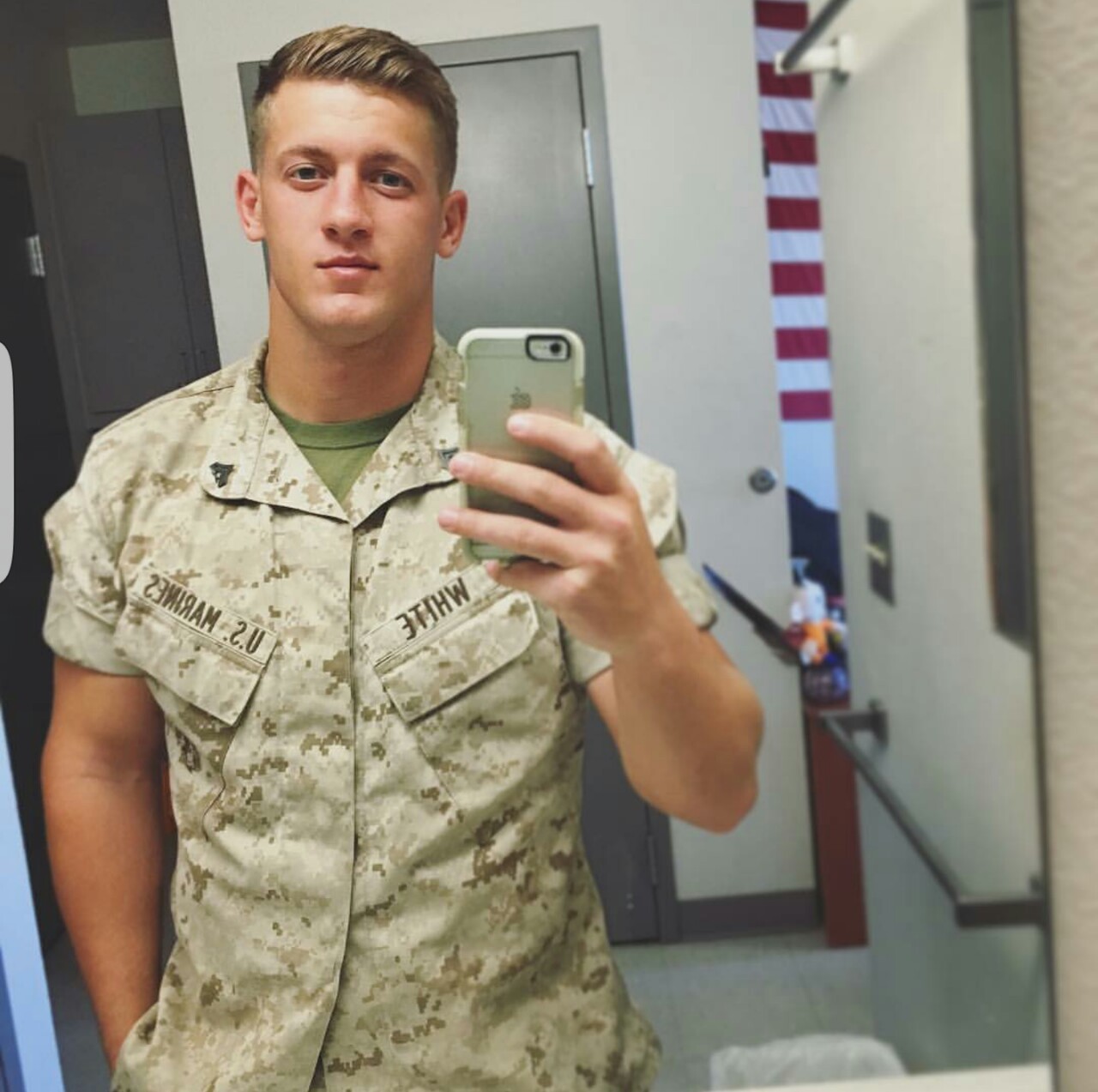 hot-soldier-guy-selfie-young-military-uniform-hunk