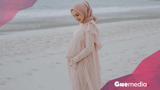 5 Style Hijab Ibu Hamil Yang Modis Agar Tampil Menawan