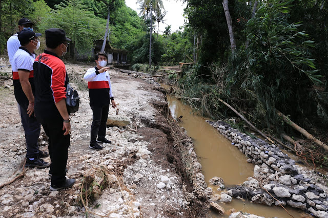    Banjir Bandang Terjang Nusa Penida, Bupati Suwirta Turun Langsung