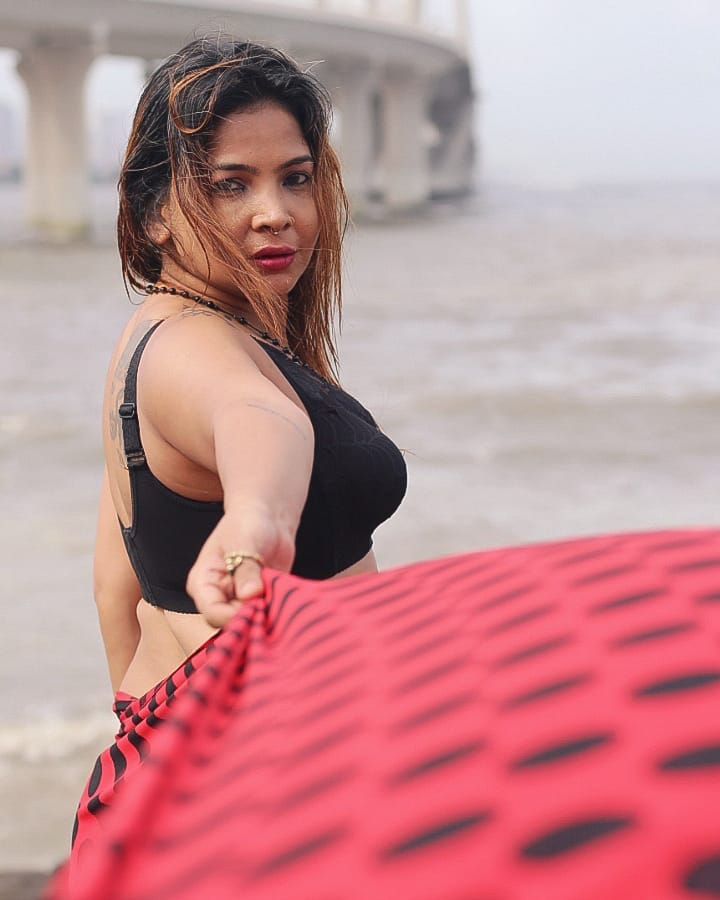 Ullu(Gaon Ki Garmi) Web Series Actress Mahi Kaur Instagram Hot And Bold Pictures