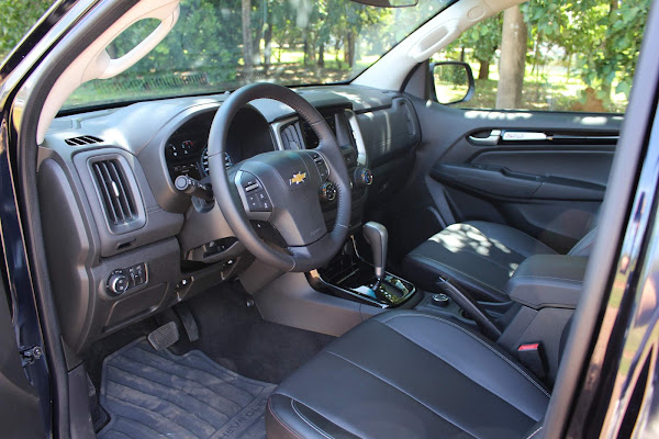 Chevrolet S-10 Z71 2022 - interior
