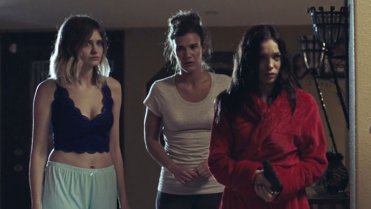 Anna Shields, Natalie Burn e Jemma Dallender como Lori, Kay e Belle no filme 'The Executioners'