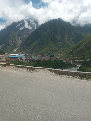 A View of Himalaya's from Mana Village car park.