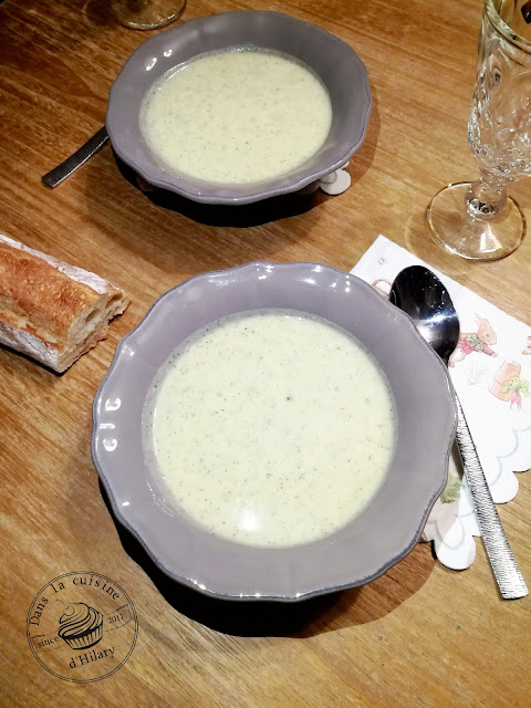 Soupe de courgettes au fromage ail et fines herbes - Dans la cuisine d'Hilary