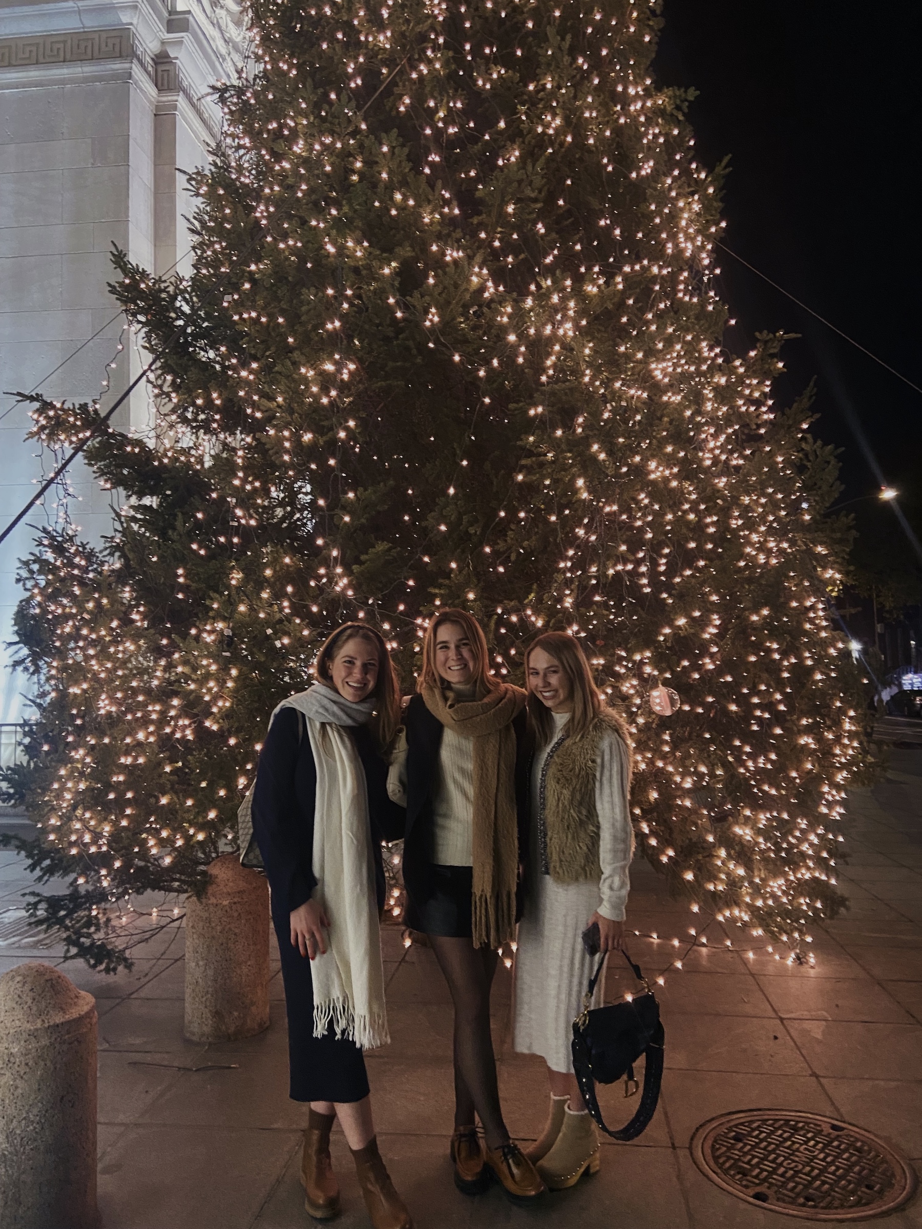 Recap: The Best NYC Girls' Weekend - fran acciardo washington square park christmas tree