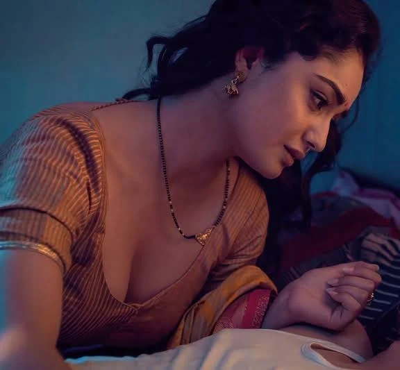 Aashram Series Actress Tridha Choudhary hot and sizzling pictures | Tridha Choudhary hot boobs and clevege Show And Sexy Nevel