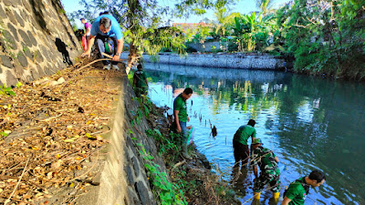 Sungai Banyumala Bersih Menyambut Hari Bumi Sedunia