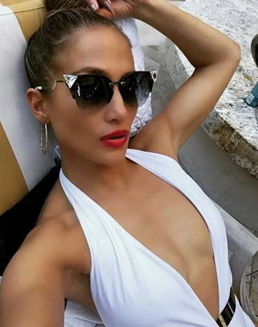 10 glamorous photos of Jennifer Lopez