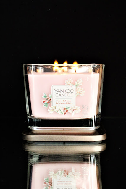 yankee candle snowy tuberose avis, bougie yankee candle snowy tuberose avis, yankee candle snowy tuberose candle review, snowy tuberose yankee candle review, bougies yankee candle, yankee candle tuberose, yankee candle tubereuse d'hiver avis, yankee candle elevation snowy tuberose, avis bougies yankee candle, bougie parfumée 3 mèches